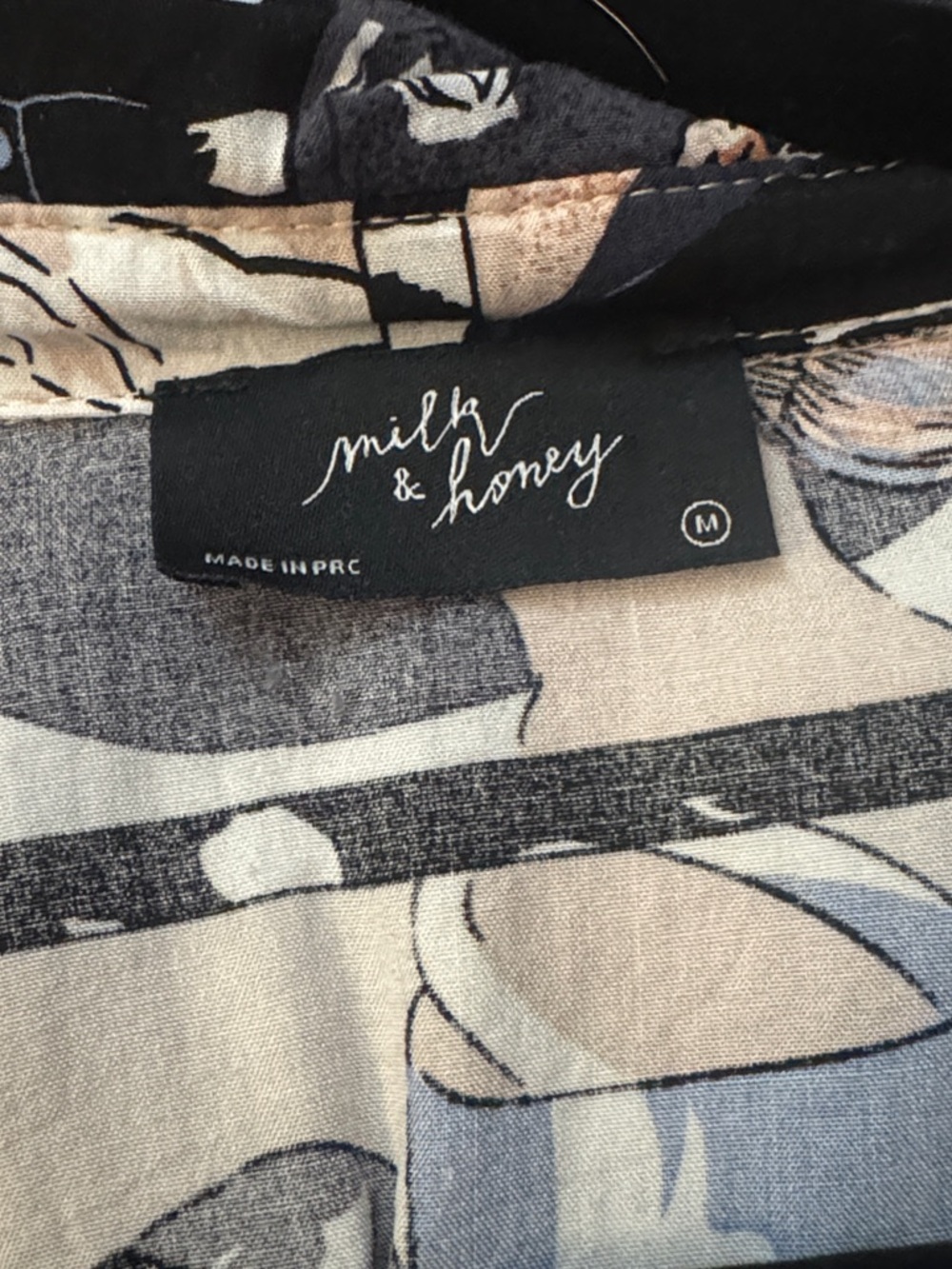 Milk & Honey Graphic Print Button Front Blouse Artsy Collage Top Smocked Waist M - Picture 2 of 3